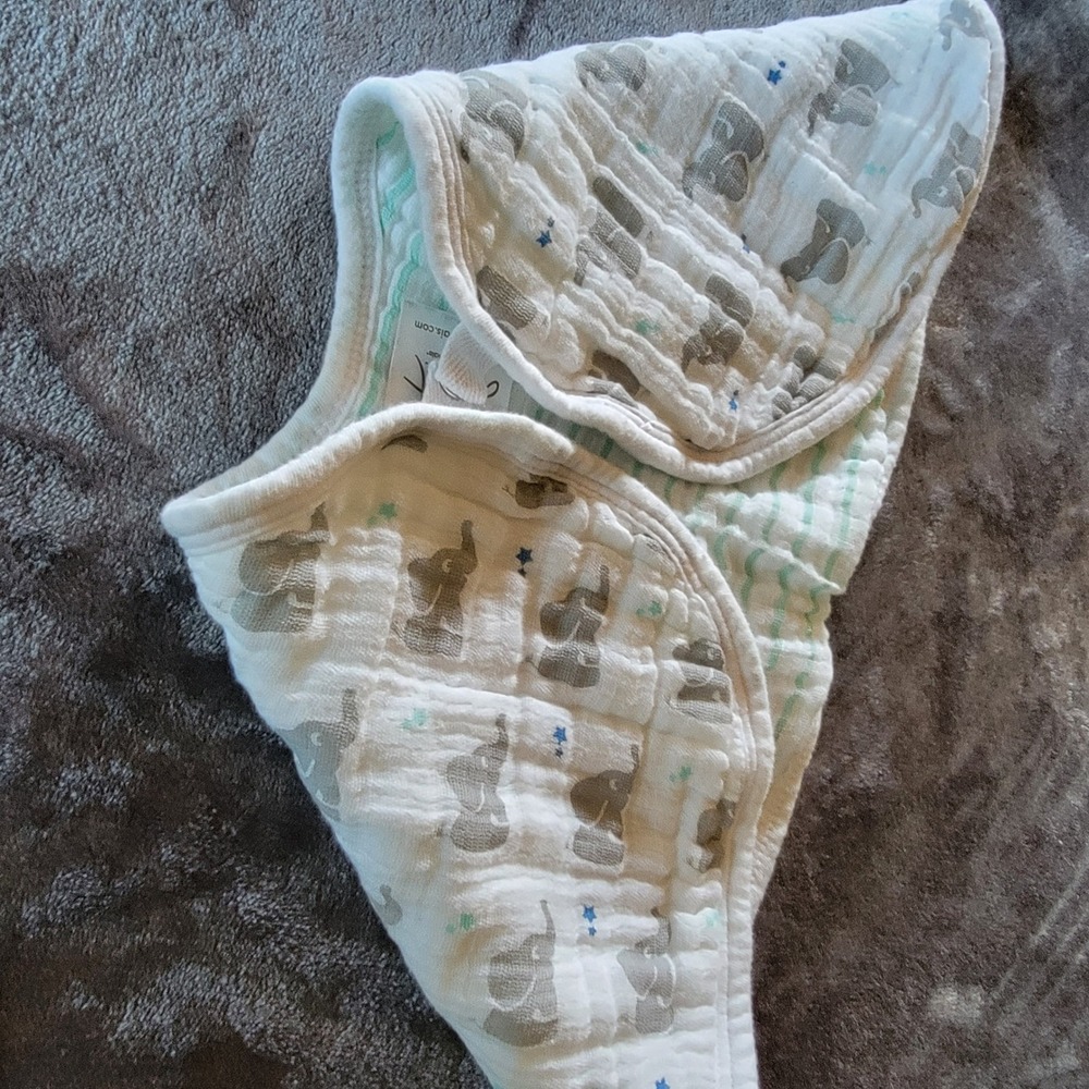 Aden + Anais Burpy Bib Baby OS White Excellent Elephant Muslin Burp Cloth M894
